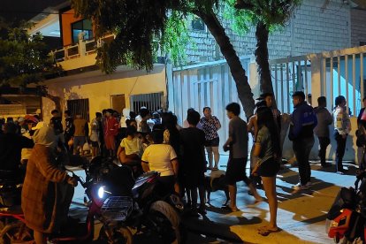 La víctima logró entrar a  su vivienda y cerrar la puerta principal y así evitar que las balas afecten más personas.