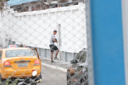 Los jugadores llegaron al polideportivo de los Samanes antes de las 08:00.