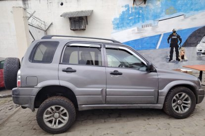 Durante la operación, los agentes del GEMA inspeccionaron un Chevrolet Gran Vitara color plomo.