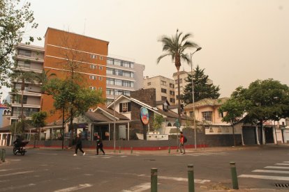 En varios sectores del norte y centro cae ceniza.
