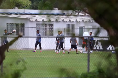 Los arqueros fueron los primeros en salir al entrenamiento.