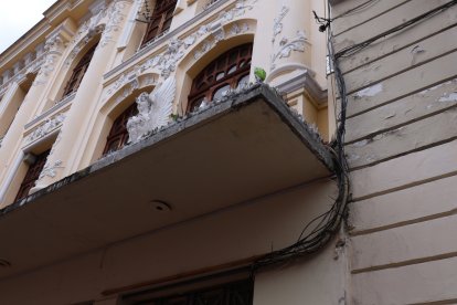 Por este lugar se habría subido el presunto delincuente.