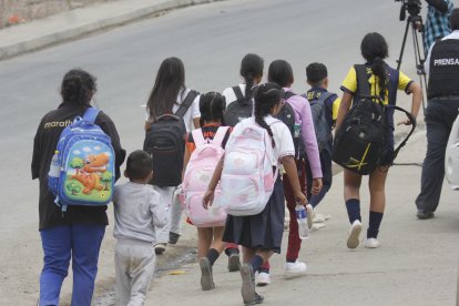 Alumonos de un establecimiento educativo cercano fueron evacuados por seguridad.