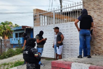 Uniformados procedieron a la captura de una persona en Esmeraldas.