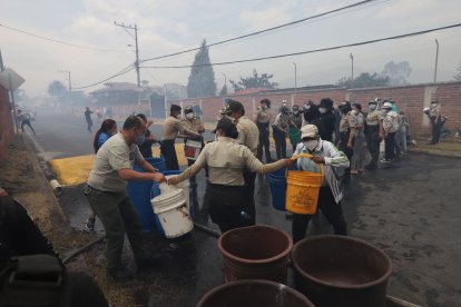 Voluntarios ayudaron durante la emergencia.