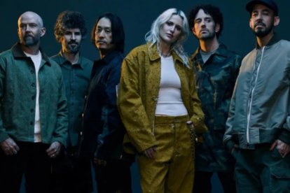 Emily Armstrong junto al resto de integrantes de Linkin Park.