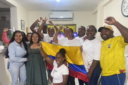 Los España en la casa de Kiara, toda la familia materna apoyandola.