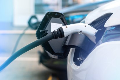 Los vehículos híbridos y eléctricos representan el 12,8 % del total de ventas.