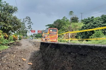 El estado de la carretera está deteriorado.