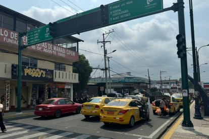 Caos vehicular en Portoviejo debido al apagón nacional de este 7 de septiembre.