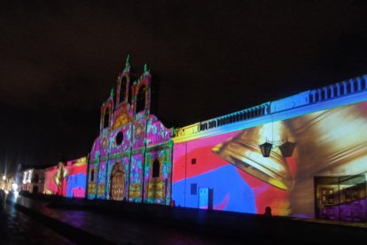 Varios turistas presenciaron las imágenes de la historia.