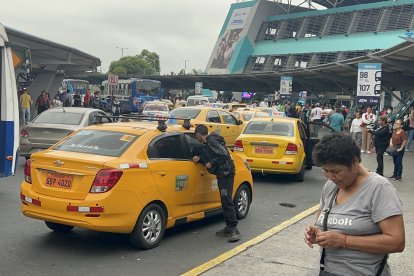 Ciudadanos, a regañadientes, aceptaron las altas tarifas que pedían los taxistas.