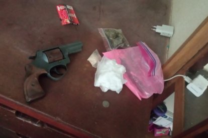 Los sospechosos también tenían cocaína y marihuana.