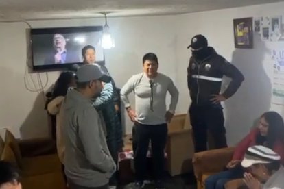 Familiares del secuestrado agradecieron a los policías por rescatarlo.