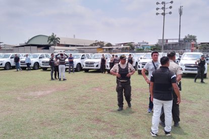 Se observan las camionetas entregadas para la subzona Guayas.