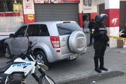 El vehículo en que iban unas víctimas quedó con perforaciones por los balazos