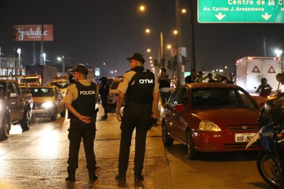 Policias arribaron al sitio del suceso.