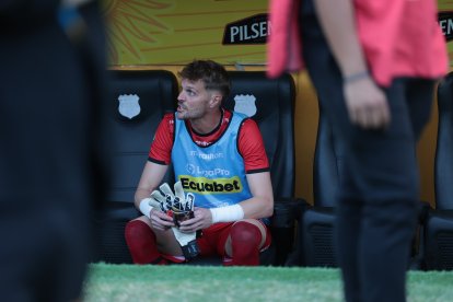 Javier Burrai, arquero de Barcelona fue al banco de suplentes ante Macará.