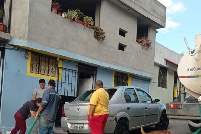 Epmaps distribuye agua por la crítica situación