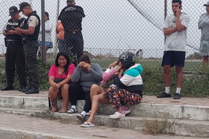 El ataque en la cancha dejó además dos personas heridas.