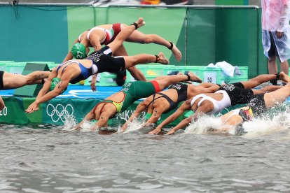 Las pruebas de aguas abiertas y triatlón en los Olímpicos  fueron modificadas en su agenda por los picos altos de contaminación.