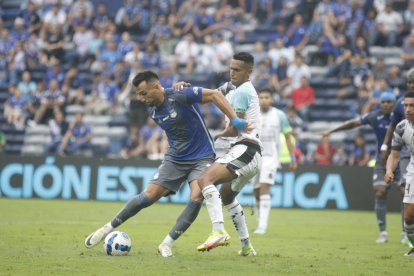 Entre las temporadas 2019 y 2024, Aníbal Leguizamón disputó 156 partidos y registró 7 anotaciones en Emelec.