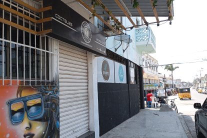 Dueños de bares dicen que no podrán abrir sus negocios.