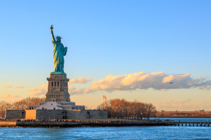 El 18 de septiembre de 1851, los periodistas estadounidenses Henry Raymond y George Jones establecieron en la ciudad de Nueva York el diario The New York Times.