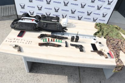 Las evidencias incautadas a los detenidos fueron presentadas por la Policía.