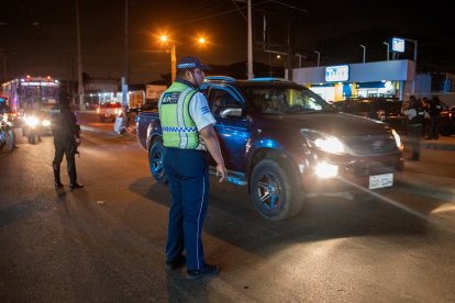 Agentes de la AMT estarán patrullando las calles de Guayaquil durante los apagones de este 18 y 19 de septiembre.