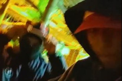 El video de estos dos hombres apareció en la cuenta de X del ECU911.