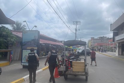 Autoridades y habitantes de Atacames colaboran en la búsqueda de la menor.