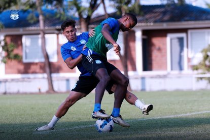 ENTRENAMIENTO DE EMELEC DEL MIERCOLES 19 DE SEPTIEMBRE DE 2024

AG-EXTRA AG-EXPRESO