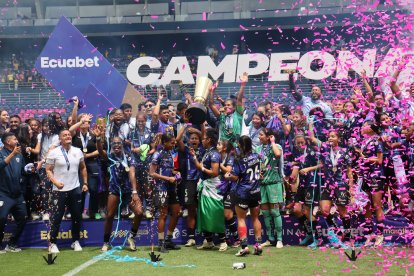 Dragonas alzan por primera vez el trofeo en Superliga.