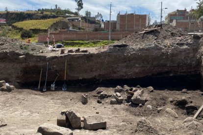 A través de excavaciones recientes, se han encontrado vestigios de esta ciudad sepultada.