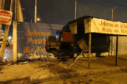 En este sitio se registró el accidente. La pared que sufrió daños ha sido reparada.