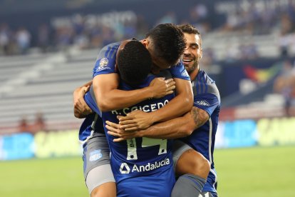Momento en que Emelec anotó el segundo gol del partido.