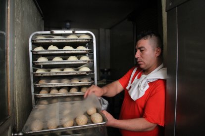 En algunas panaderías se quedó el producto a medio hacer.