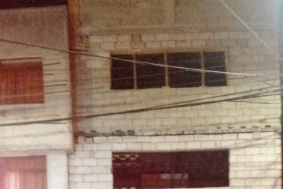 Miembros del Cuerpo de Bomberos atendieron la emergencia en La Gatazo.