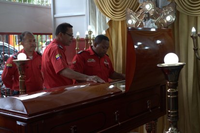 Los Bomberos se reunieron para despedir a José Méndez.