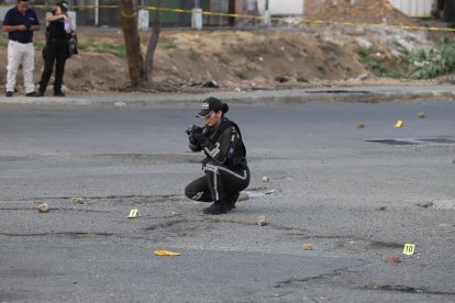 En el lugar del suceso la policía recogió 84 indicios balísticos.
