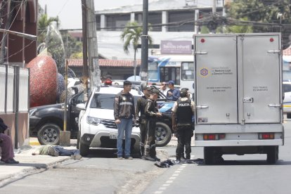 El cuerpo fue embarcado en el carro de Medicina Legal.
