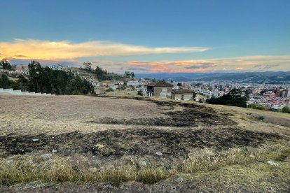 La zona afectada es un terreno vacío en el barrio Los Cerezos, noroccidente de Cuenca.