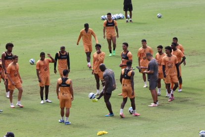 Los juveniles de Barcelona durante el entrenamiento.
