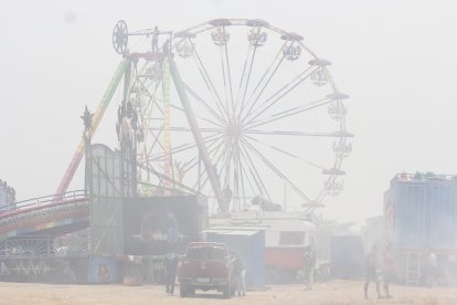 Así quedó uno de los juegos temáticos que está cerca al incendio.