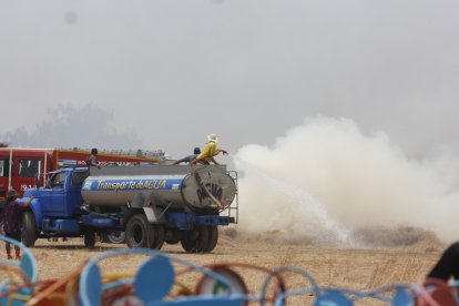 Los bomberos de Guayaquil lograron controlar oportunamente el fuego.