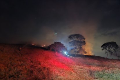 Unas cinco horas les tomó controlar un segundo incendio registrado en una zona del cantón Daule.