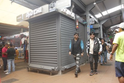 El delito lo cometieron en este local de la Bahía, lugar comercial del centro de Guayaquil.