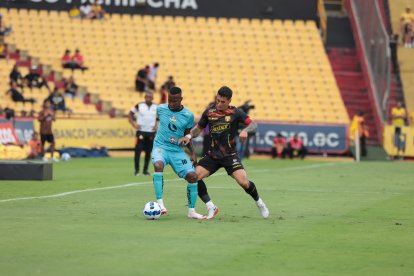 Barcelona recibe a Libertad en el estadio Monumental.