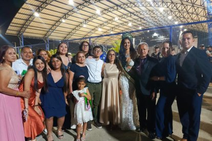 Su familiares y amigos estuvieron junto a ella para alentarla.